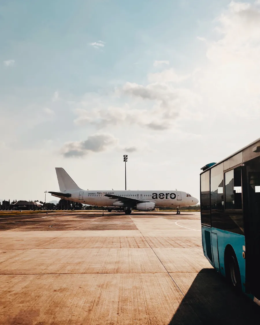 Airport and shuttle bus for easy access to the Vite Rossa Home apartments in Mestre, near Venice