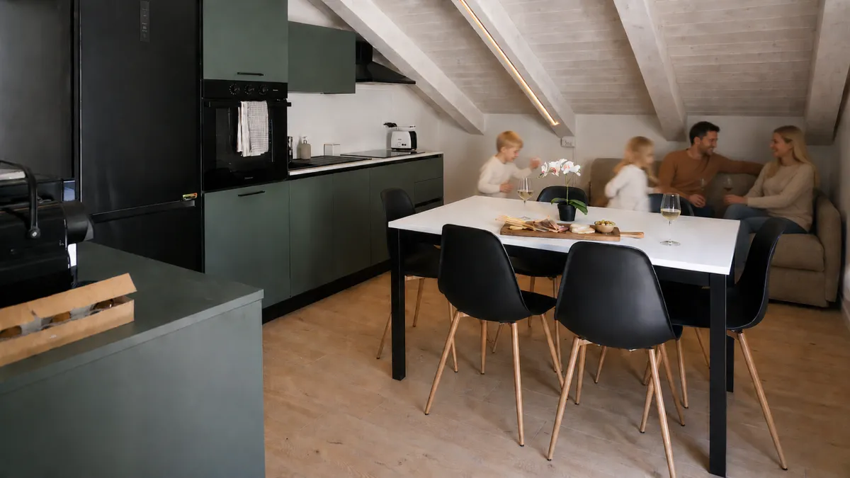 Suite Castello: family gathered at the table in the attic kitchen, shared moments in Mestre