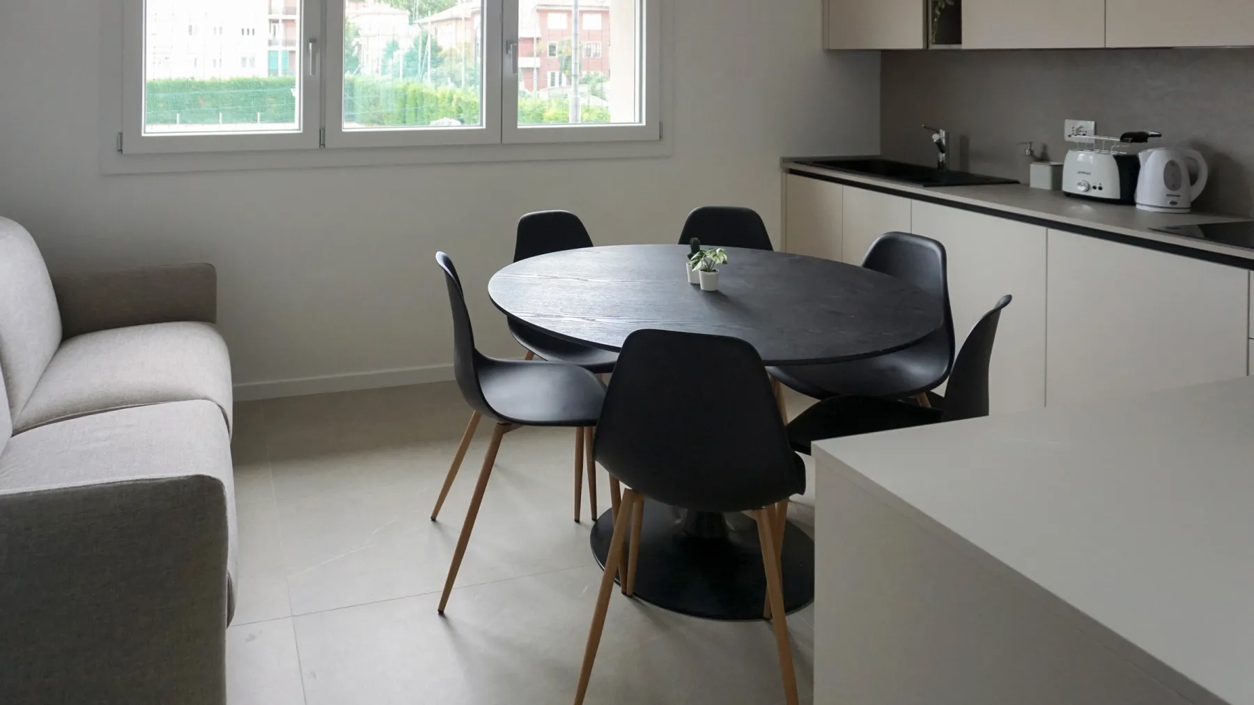 Suite Rialto: triple room with single beds, perfect for groups and families